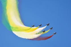 开云体育官网-F1街道赛之夜，佩德里完成足球生涯里程碑