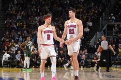 开云体育官方网站-关于勇士横扫凯尔特人B队，字母哥制霸全场的信息