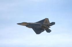 开云官网-友谊赛中的巨星对决，迪亚斯一己之力点燃牙买加，击退波兰铁骑