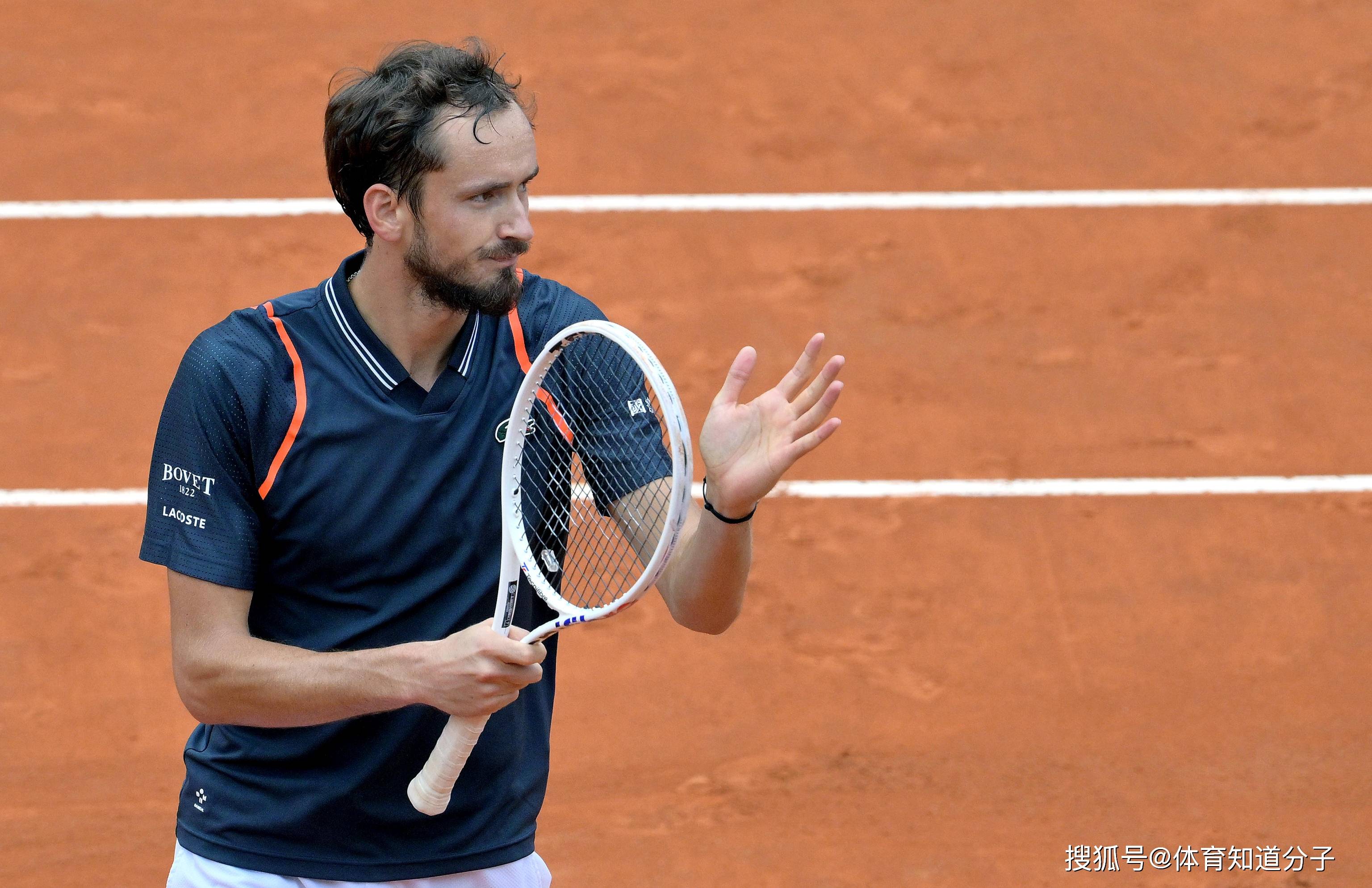 温网逆转联合杯，梅德韦杰夫扛起全队