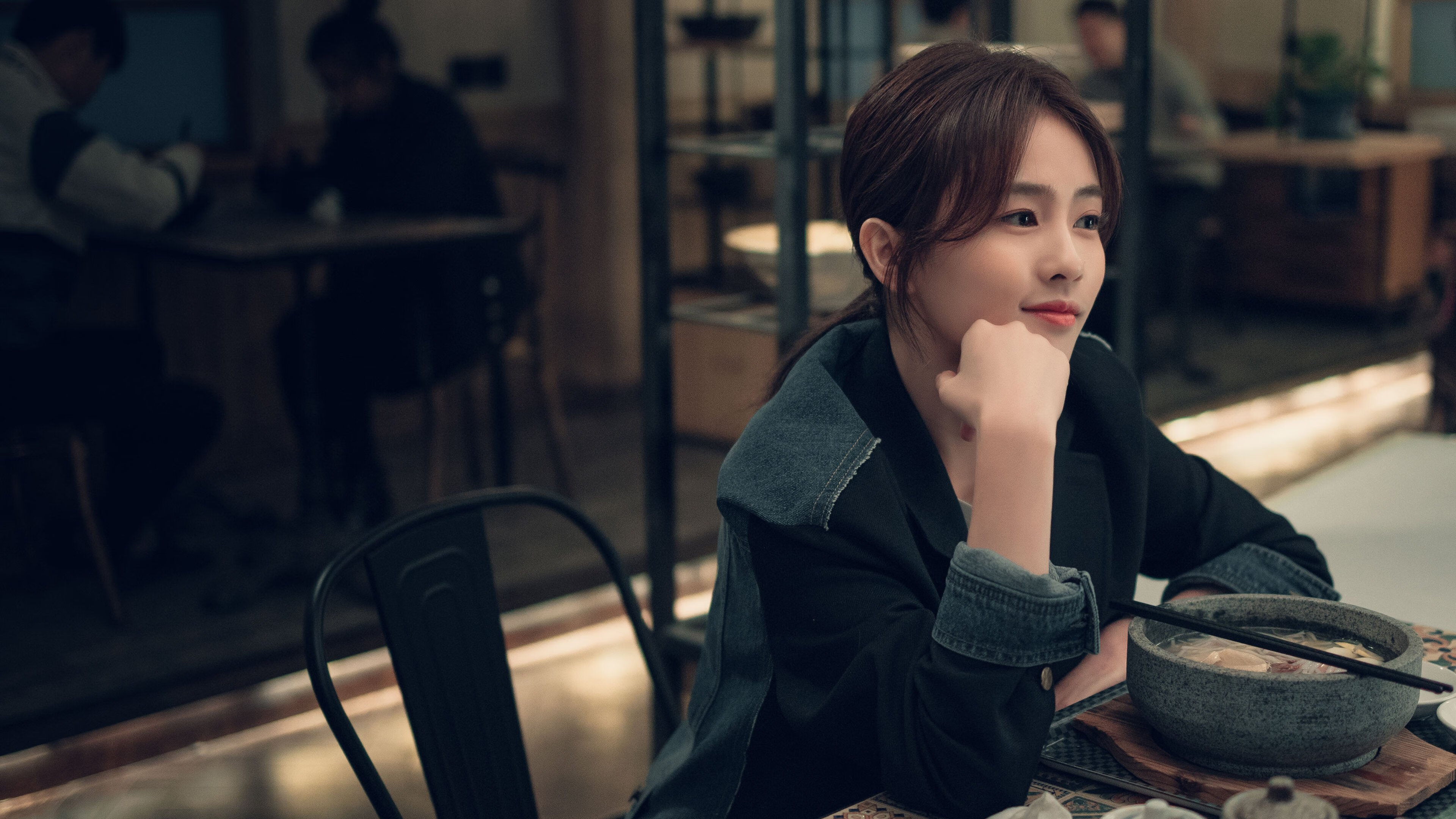 铁骨战枪！无名贝恩抢断巨星，雄鹿踏过湖人晋级之路