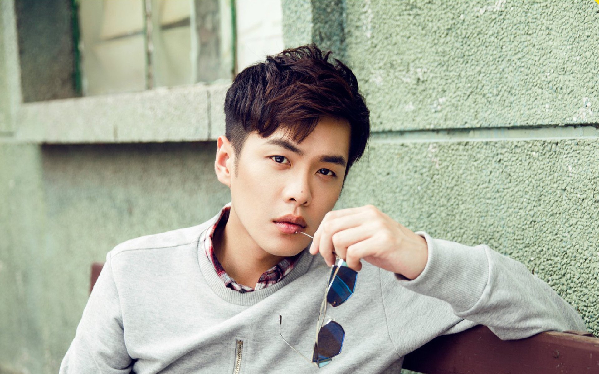 F1街道赛之夜，奥亚尔萨瓦尔在熔炉中淬炼的千圈里程碑