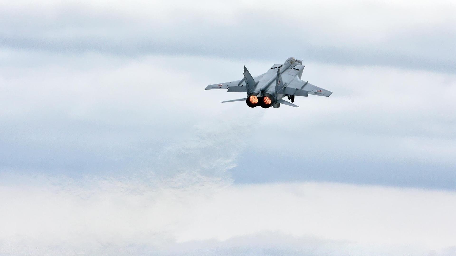 里程碑之夜，范弗利特三分雨浇灭骑士，76人鏖战见证历史